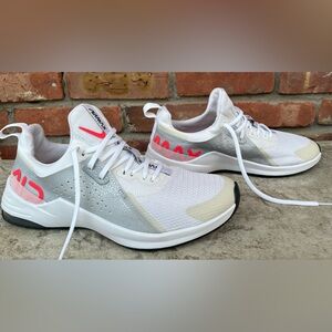 *NIKE- *AIR MAX BELLA* WMS TRAINING SNEAKER- SZ 8.5 WHITE/GREY/RED